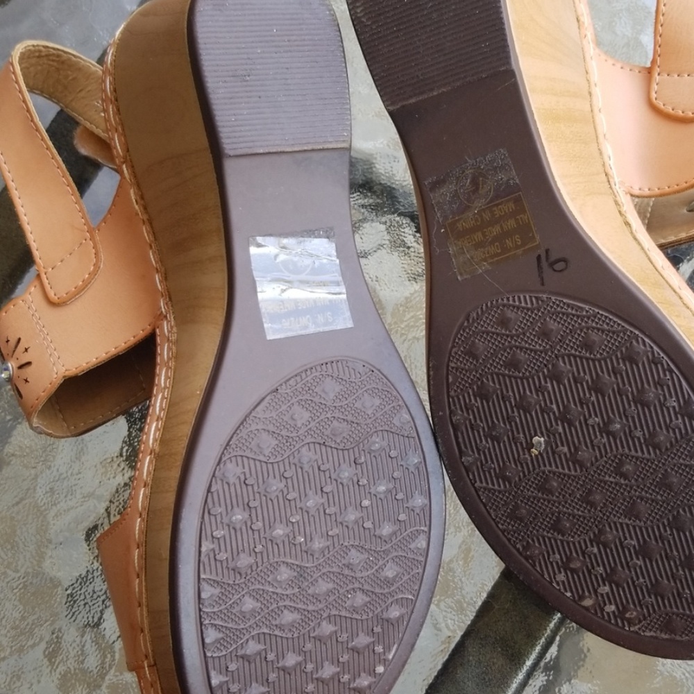 Sandals - Picture 3 of 5